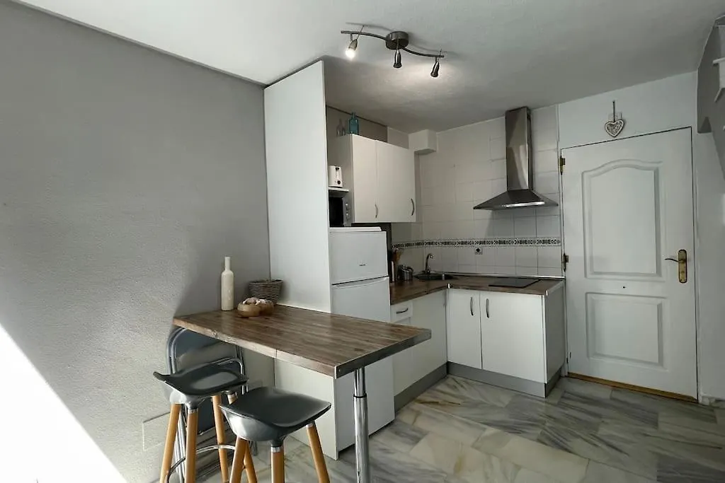 Atico Con Bonita Vista. En Urbanizacion Privada.! Apartamento Estepona