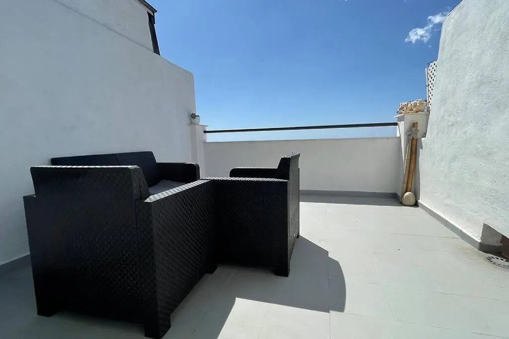 Atico Con Bonita Vista. En Urbanizacion Privada.! Apartamento Estepona