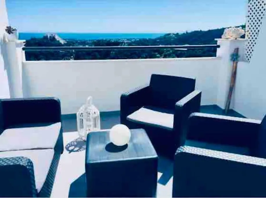Atico Con Bonita Vista. En Urbanizacion Privada.! Apartamento Estepona